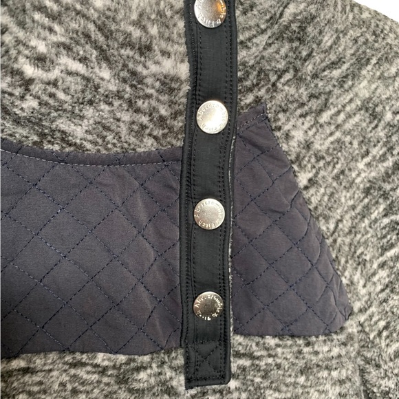 Abercrombie and Fitch Asymmetrical Snap-Up Fleece Size Small - Picture 7 of 10